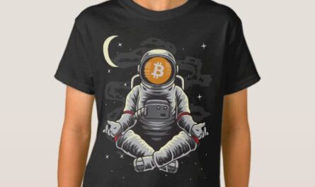 Astronaut Yoga BitCoin BTC Coin To The Moon Crypto T-Shirt