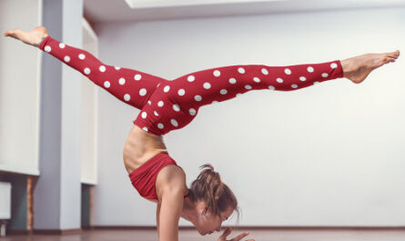 Retro Chic Red White Polka Dots Pattern Fashion Leggings