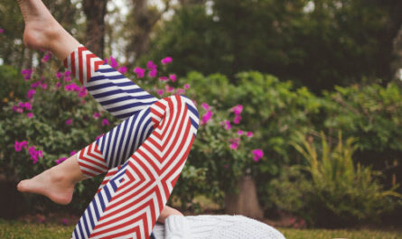 Diagonal Red Blue Capri Leggings
